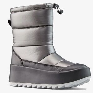 Cougar Women’s Black and Silver Snow Boots.“Like new” condition.